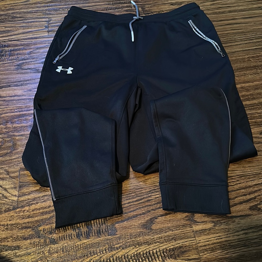 Black under armour pants